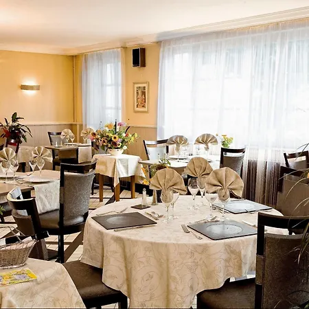 Hotel Logis Du Pont Neuf 3*