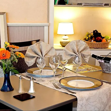 Otel Logis Du Pont Neuf 3*