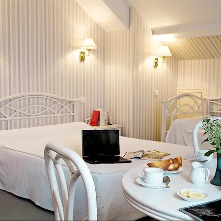 Otel Logis Du Pont Neuf