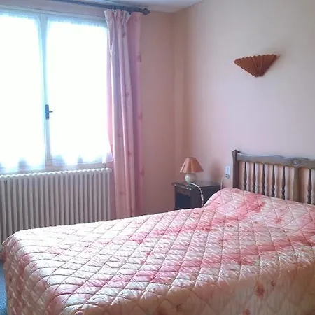 Hotel Logis Du Pont Neuf Le Veurdre