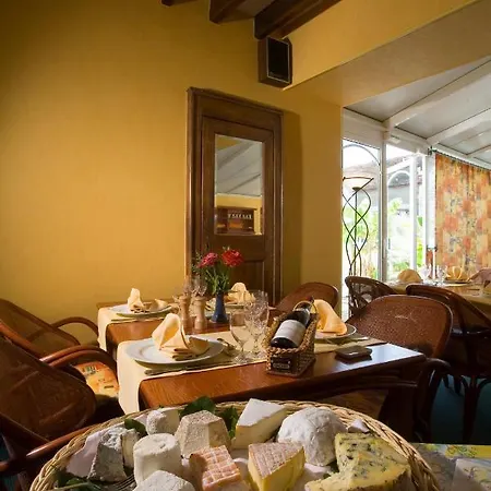 Logis Du Pont Neuf 3* Le Veurdre